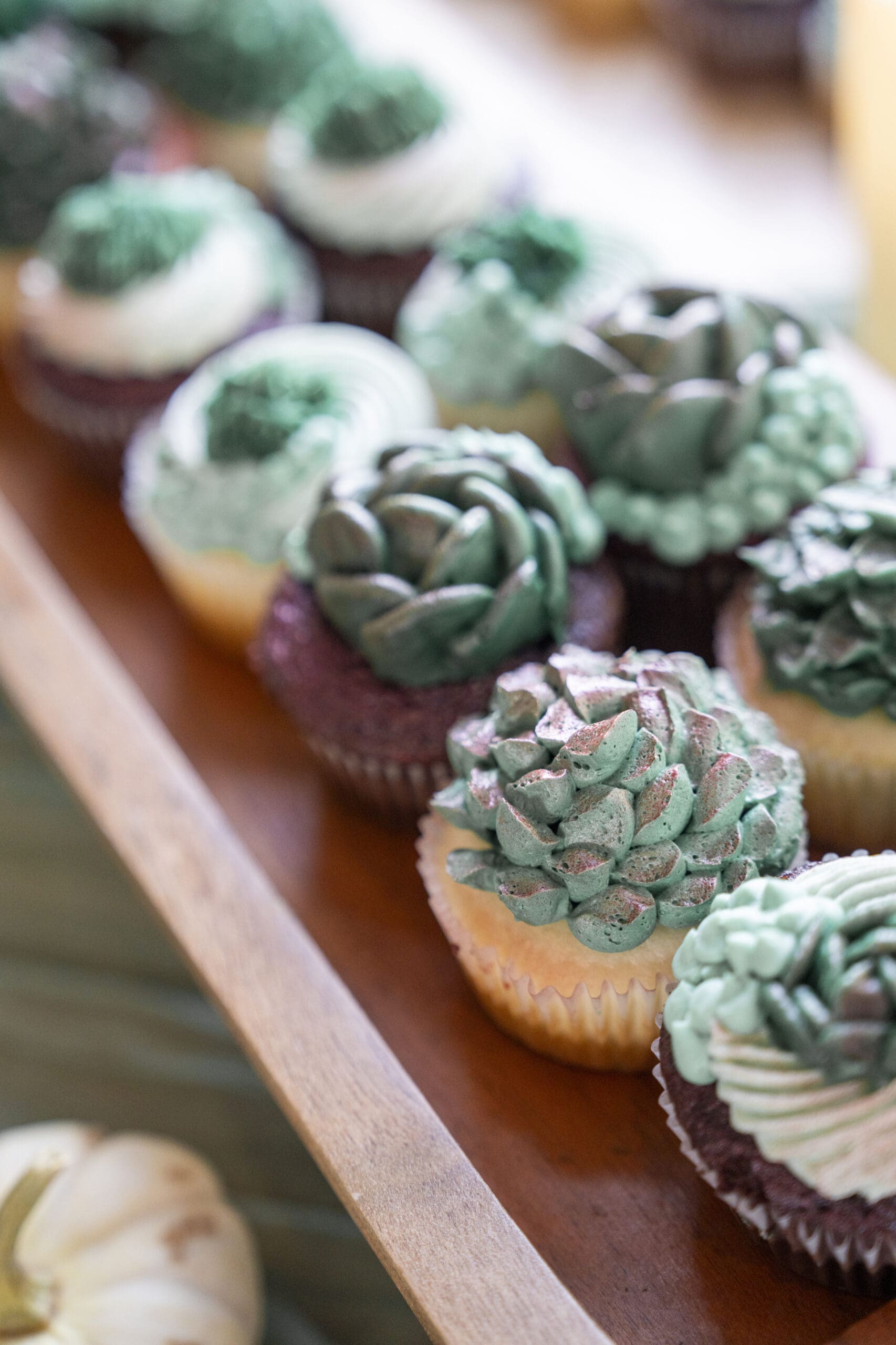 Details of the wedding cupcakes
