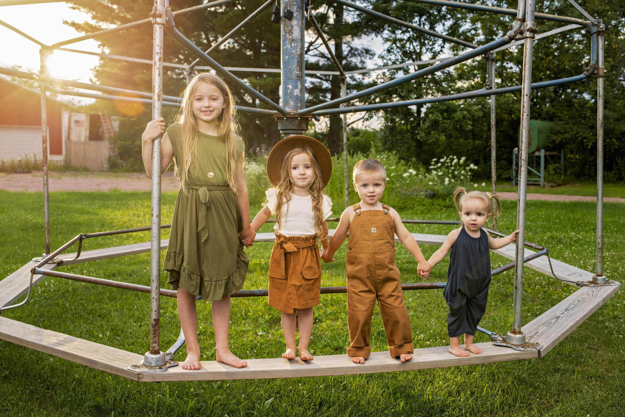 Delafield outdoor family moment showing Mini vs Full Sessions options.