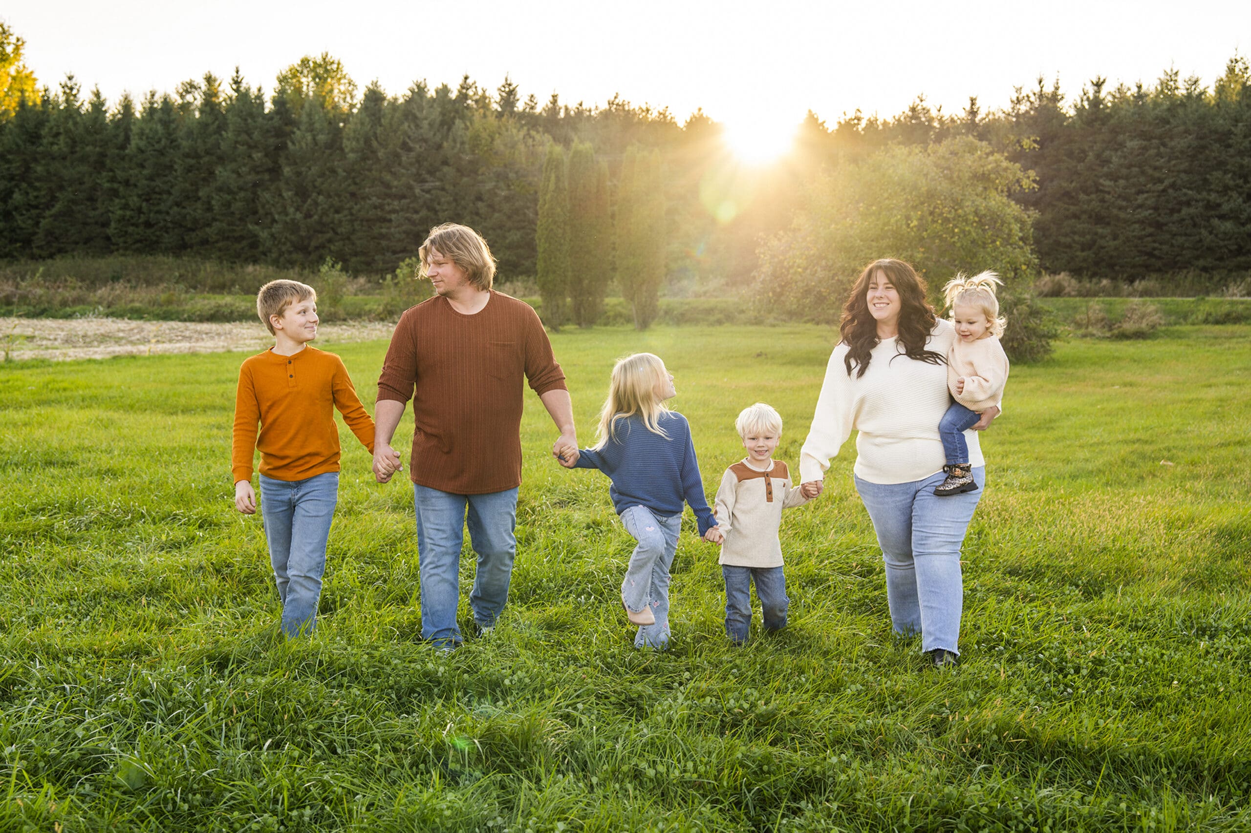 Oconomowoc family walking through a field showing Mini vs Full Sessions.