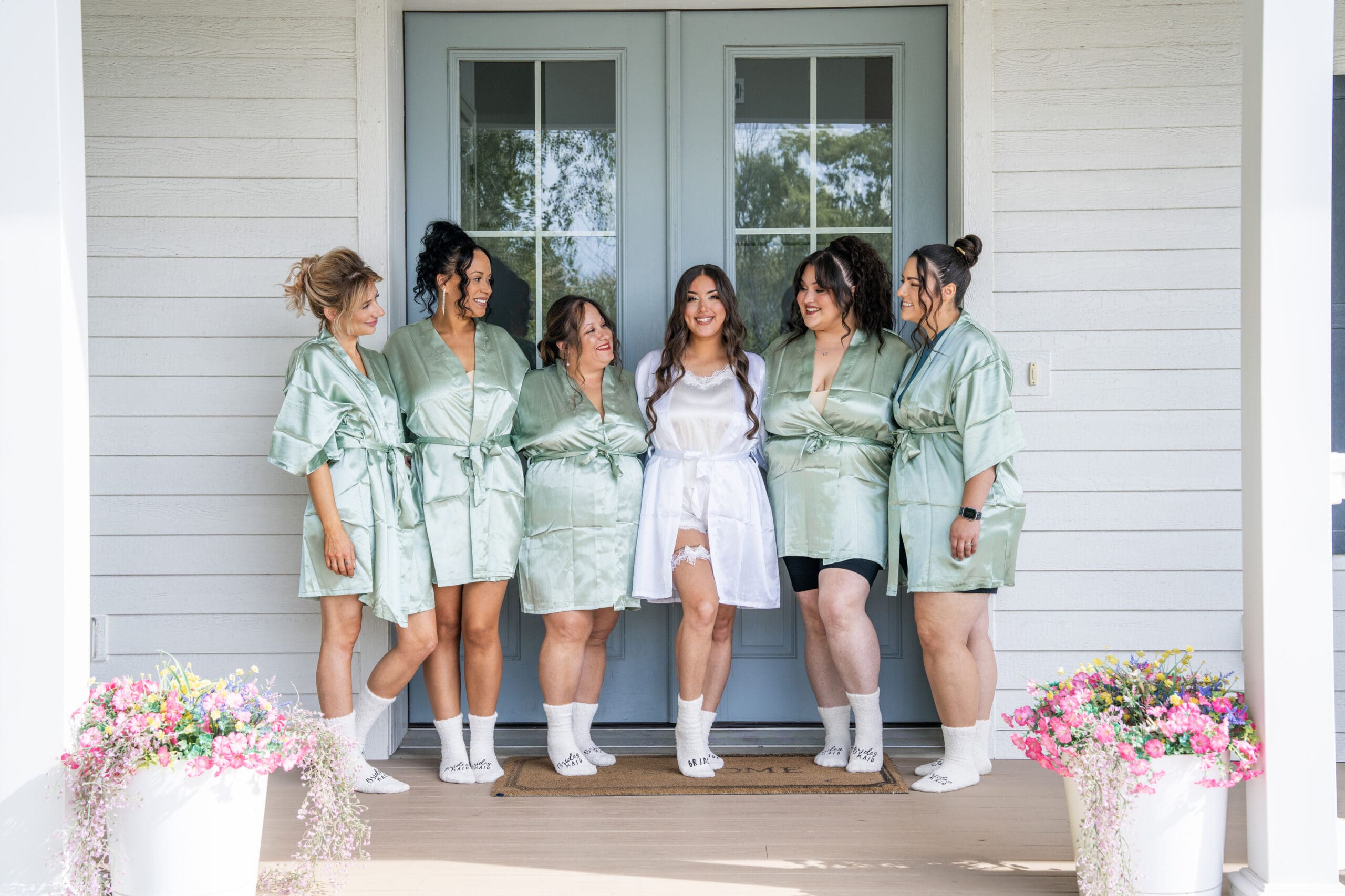 Waukesha bride getting ready with her bridesmaids