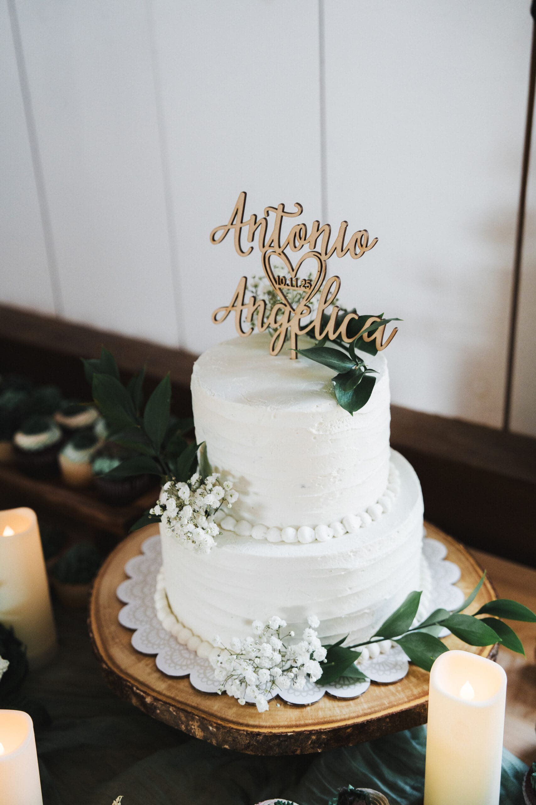 Wedding cake at rustic barn wedding in wisconsin